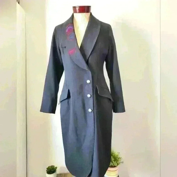 Koss by saporo black with red  and blue detail. Size 4 - Picture 1 of 8
